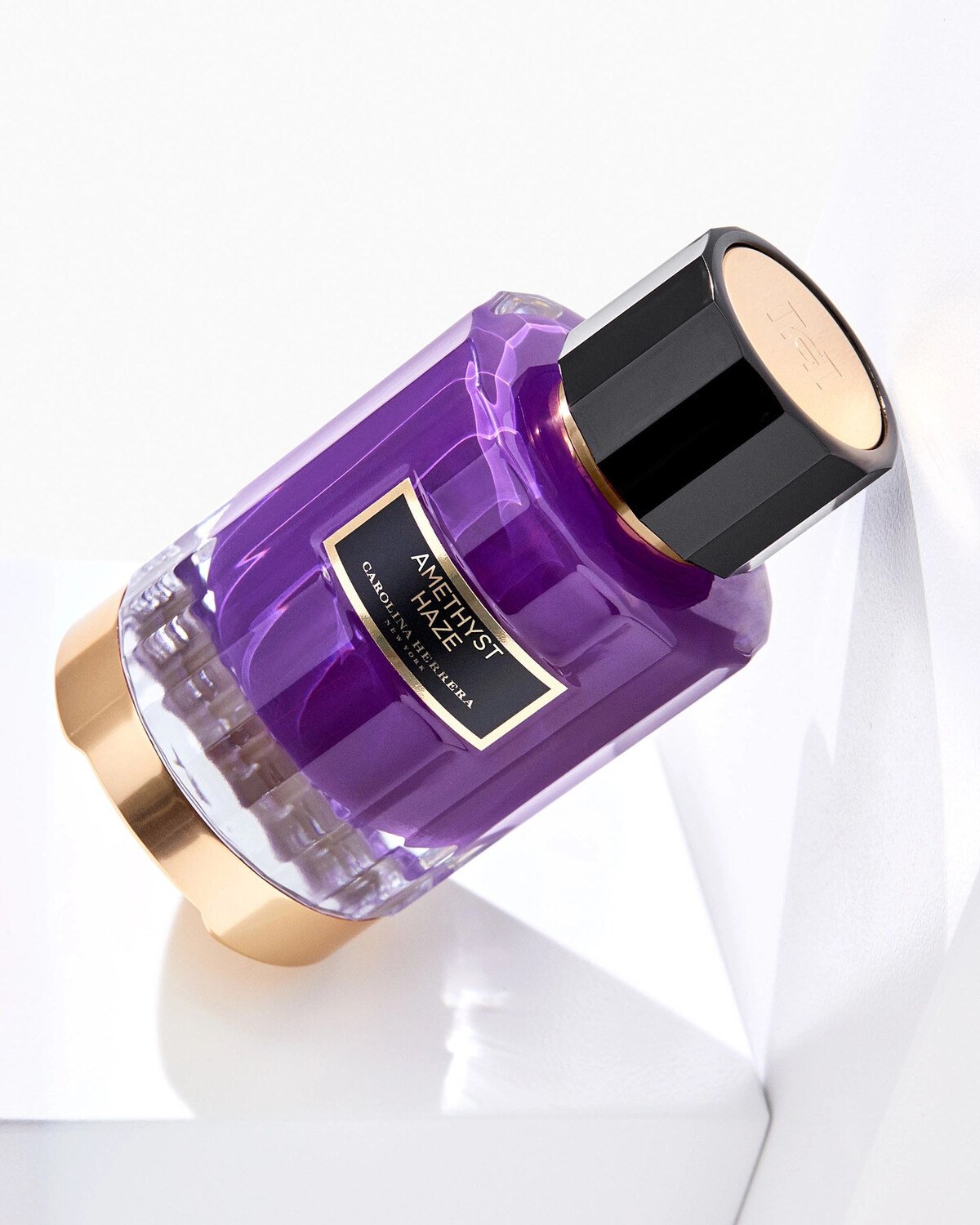 Аметист парфюм. Carolina Herrera Amethyst Haze. Духи Purple Haze. Духи Armaf Niche Purple Amethyst.