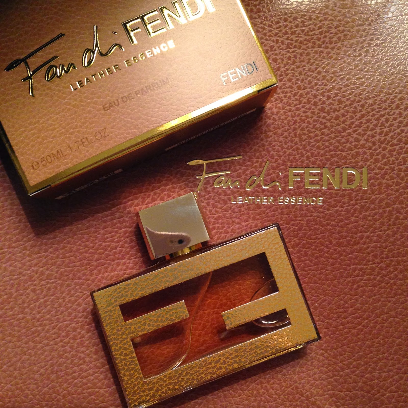 Fan di Fendi Leather Essence